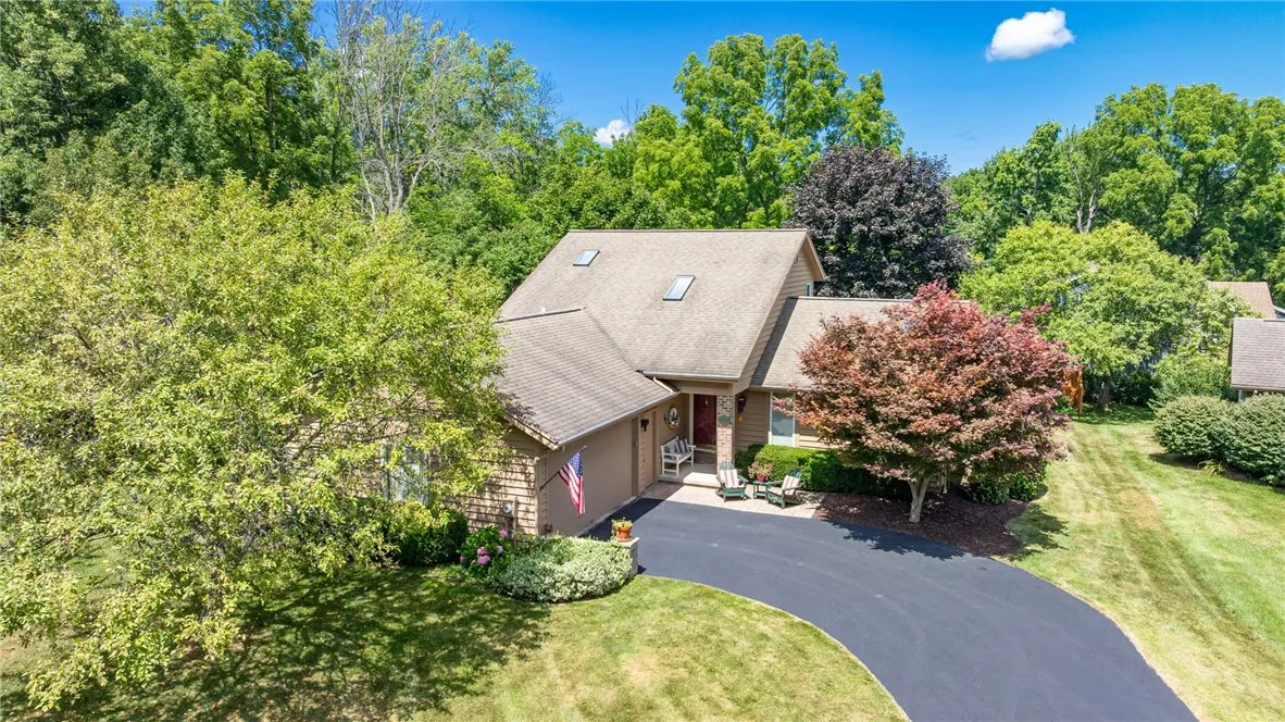 2 Village Grove, Pittsford, New York 14534, Pittsford, New York 14534, 3 Bedrooms Bedrooms, 7 Rooms Rooms,2 BathroomsBathrooms,Residential,Closed,2 Village Grove, Pittsford, New York 14534,0,R1630942