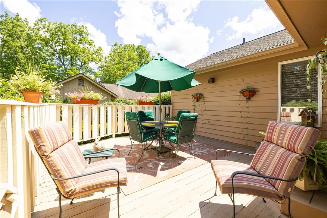 2 Village Grove, Pittsford, New York 14534, Pittsford, New York 14534, 3 Bedrooms Bedrooms, 7 Rooms Rooms,2 BathroomsBathrooms,Residential,Closed,2 Village Grove, Pittsford, New York 14534,0,R1630942