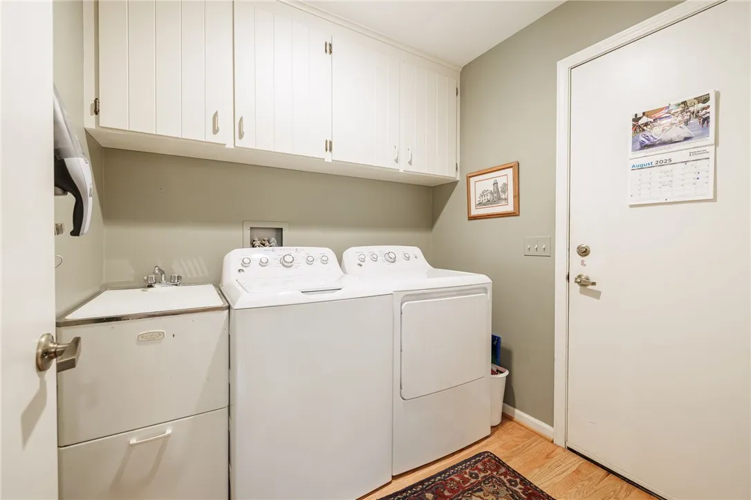 2 Village Grove, Pittsford, New York 14534, Pittsford, New York 14534, 3 Bedrooms Bedrooms, 7 Rooms Rooms,2 BathroomsBathrooms,Residential,Closed,2 Village Grove, Pittsford, New York 14534,0,R1630942