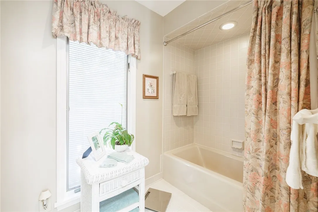 2 Village Grove, Pittsford, New York 14534, Pittsford, New York 14534, 3 Bedrooms Bedrooms, 7 Rooms Rooms,2 BathroomsBathrooms,Residential,Closed,2 Village Grove, Pittsford, New York 14534,0,R1630942