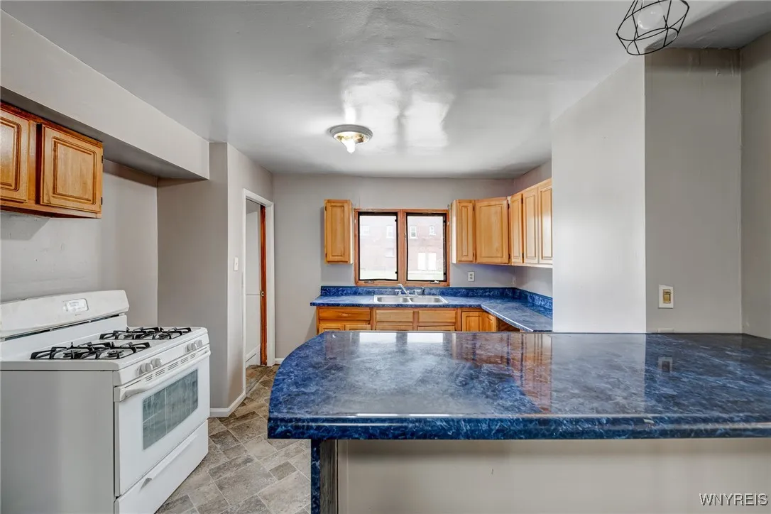 1299 Kensington Avenue, Buffalo, New York 14215, Buffalo, New York 14215, 3 Bedrooms Bedrooms, ,2 BathroomsBathrooms,Residential,For Sale,1299 Kensington Avenue, Buffalo, New York 14215,0,B1634784
