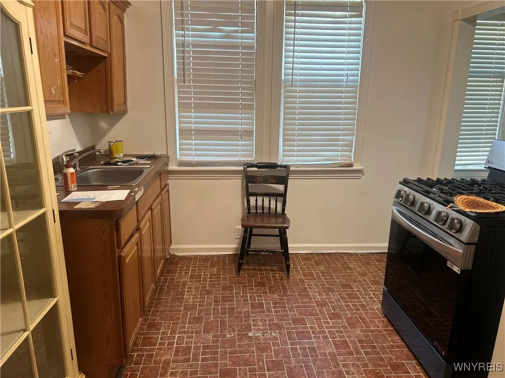 150 Ontario Street, Buffalo, New York 14207, Buffalo, New York 14207, 3 Bedrooms Bedrooms, 5 Rooms Rooms,1 BathroomBathrooms,Residential Lease,For Rent,150 Ontario Street, Buffalo, New York 14207,0,B1634697
