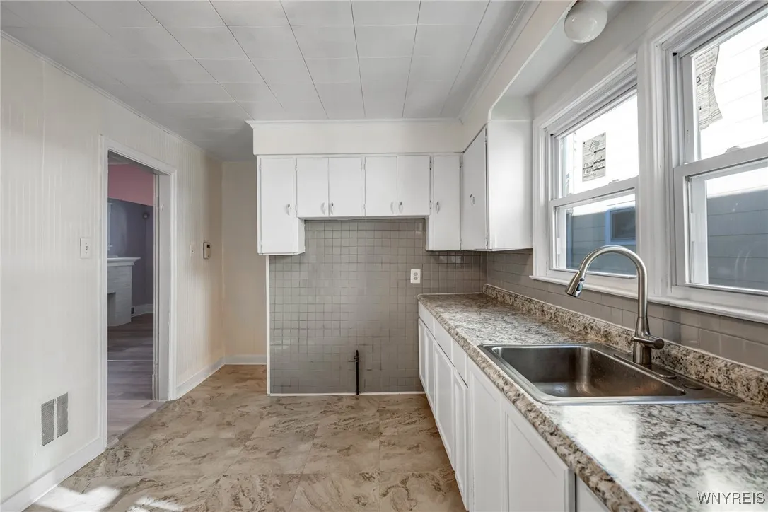 559 East Amherst Street, Buffalo, New York 14215, Buffalo, New York 14215, 4 Bedrooms Bedrooms, 7 Rooms Rooms,2 BathroomsBathrooms,Residential,For Sale,559 East Amherst Street, Buffalo, New York 14215,0,B1634786