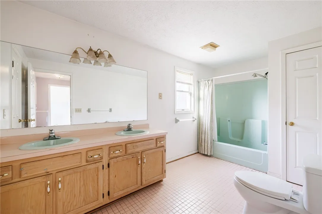 60 Jade Drive, Greece, New York 14626, Greece, New York 14626, 3 Bedrooms Bedrooms, 7 Rooms Rooms,1 BathroomBathrooms,Residential,For Sale,60 Jade Drive, Greece, New York 14626,0,R1634789