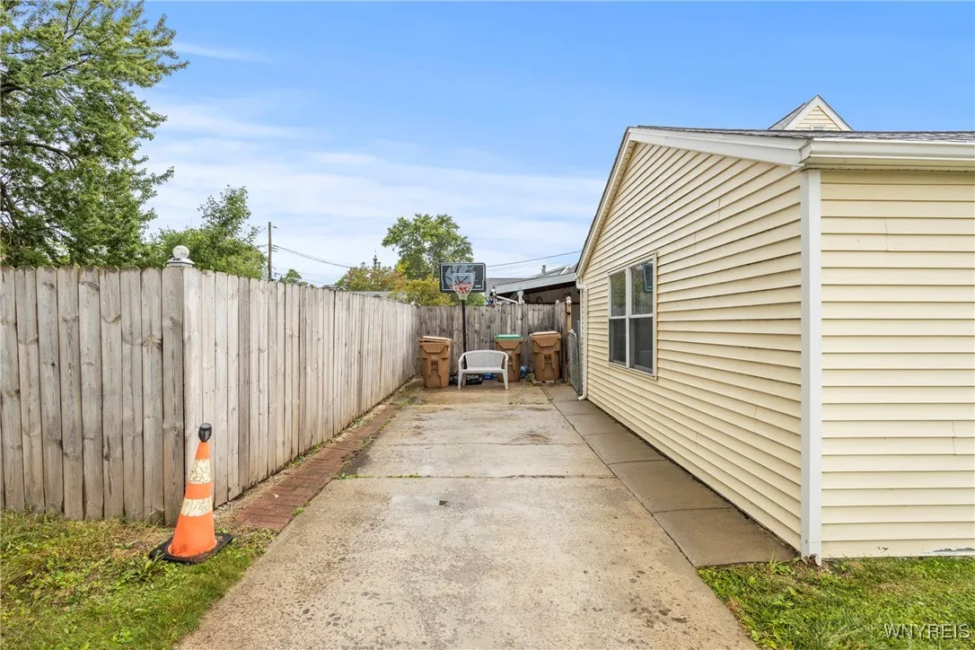 147 Central Boulevard, Cheektowaga, New York 14225, Cheektowaga, New York 14225, 3 Bedrooms Bedrooms, 6 Rooms Rooms,1 BathroomBathrooms,Residential,Closed,147 Central Boulevard, Cheektowaga, New York 14225,0,B1634698