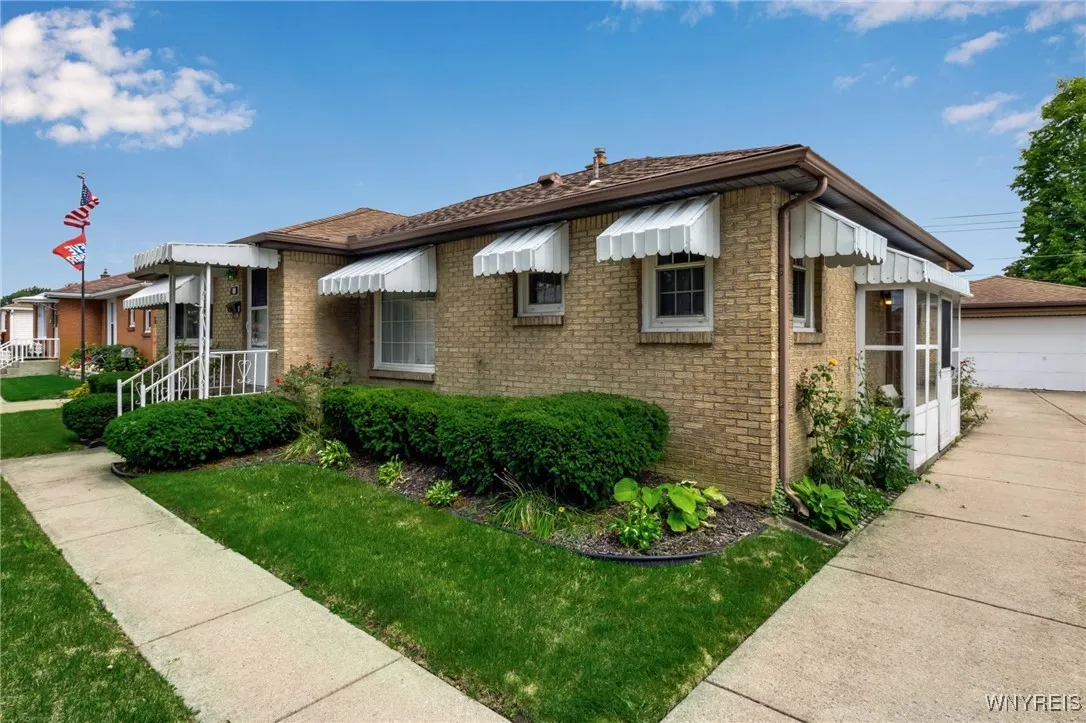 11 Santin Drive, Cheektowaga, New York 14225, Cheektowaga, New York 14225, 3 Bedrooms Bedrooms, 8 Rooms Rooms,2 BathroomsBathrooms,Residential,Closed,11 Santin Drive, Cheektowaga, New York 14225,0,B1632233