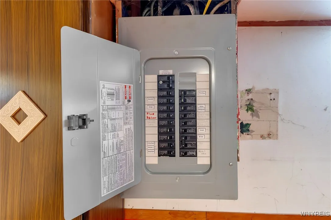 11 Santin Drive, Cheektowaga, New York 14225, Cheektowaga, New York 14225, 3 Bedrooms Bedrooms, 8 Rooms Rooms,2 BathroomsBathrooms,Residential,Closed,11 Santin Drive, Cheektowaga, New York 14225,0,B1632233