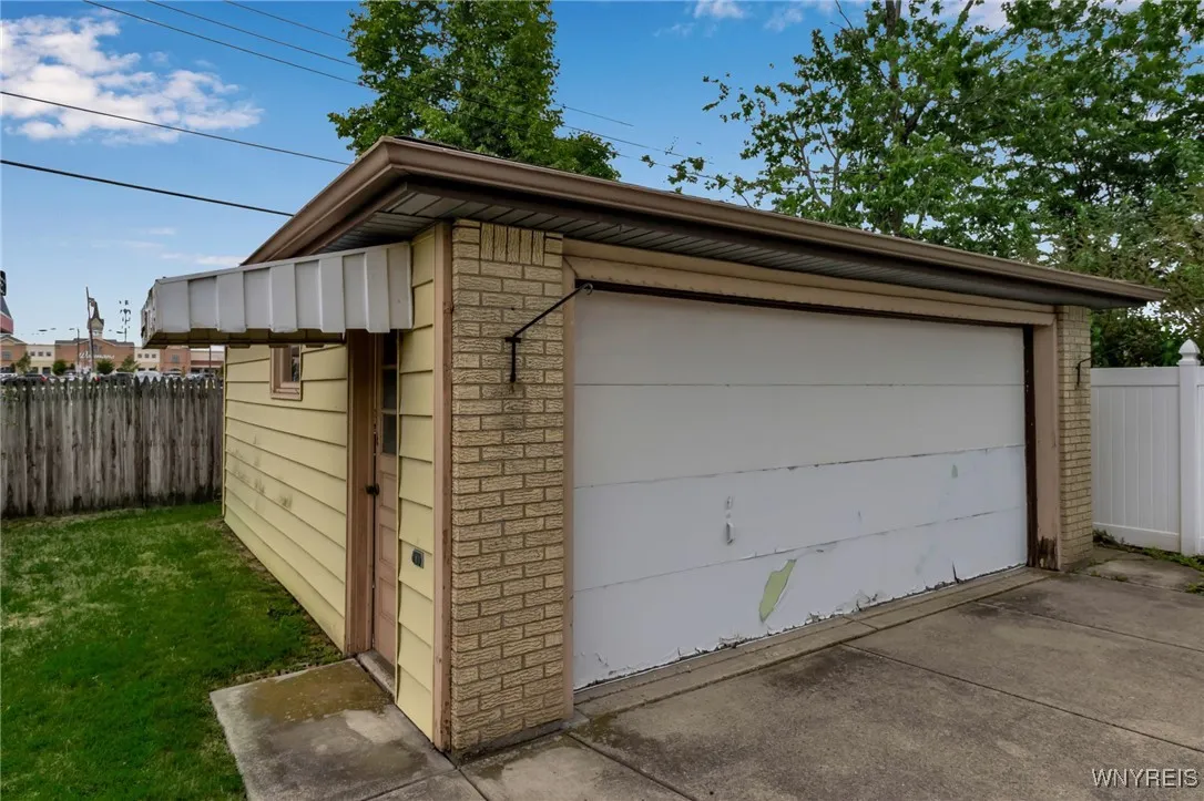 11 Santin Drive, Cheektowaga, New York 14225, Cheektowaga, New York 14225, 3 Bedrooms Bedrooms, 8 Rooms Rooms,2 BathroomsBathrooms,Residential,Closed,11 Santin Drive, Cheektowaga, New York 14225,0,B1632233