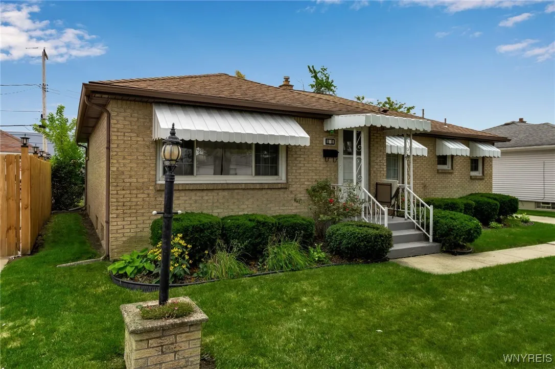 11 Santin Drive, Cheektowaga, New York 14225, Cheektowaga, New York 14225, 3 Bedrooms Bedrooms, 8 Rooms Rooms,2 BathroomsBathrooms,Residential,Closed,11 Santin Drive, Cheektowaga, New York 14225,0,B1632233