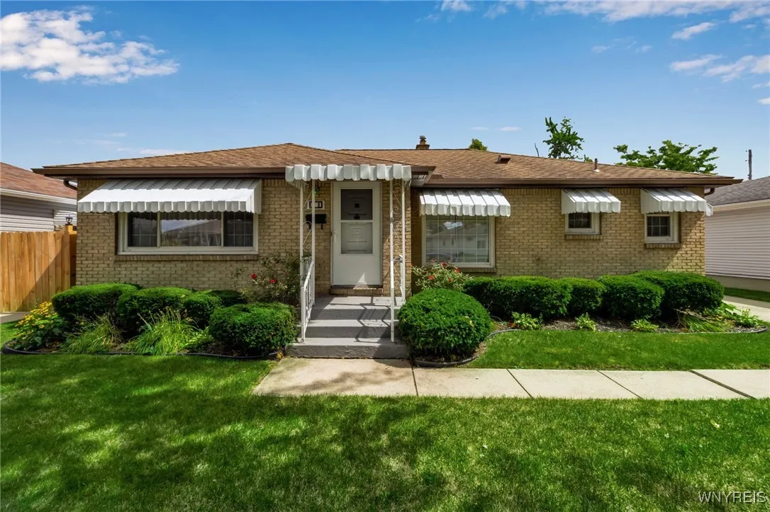 11 Santin Drive, Cheektowaga, New York 14225, Cheektowaga, New York 14225, 3 Bedrooms Bedrooms, 8 Rooms Rooms,2 BathroomsBathrooms,Residential,Closed,11 Santin Drive, Cheektowaga, New York 14225,0,B1632233