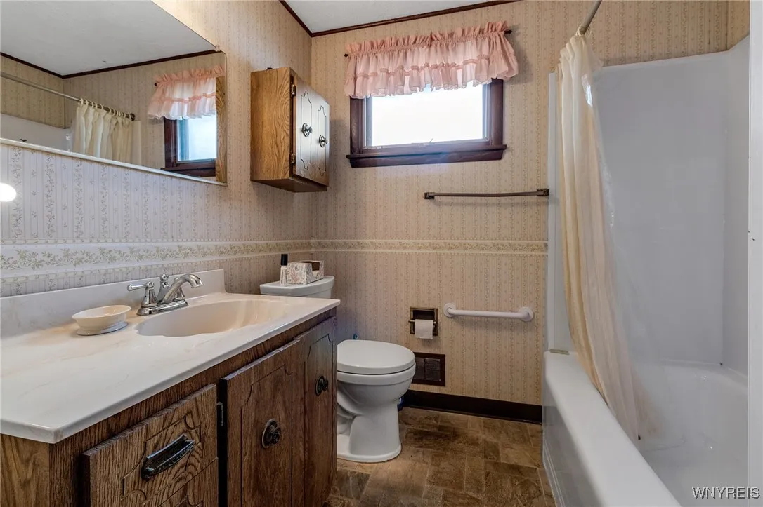 11 Santin Drive, Cheektowaga, New York 14225, Cheektowaga, New York 14225, 3 Bedrooms Bedrooms, 8 Rooms Rooms,2 BathroomsBathrooms,Residential,Closed,11 Santin Drive, Cheektowaga, New York 14225,0,B1632233