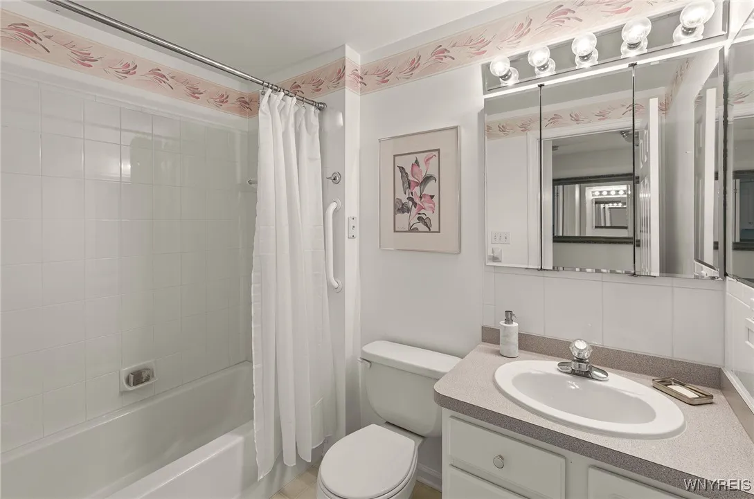 930 Hopkins Road H, Amherst, New York 14221, Amherst, New York 14221, 2 Bedrooms Bedrooms, 5 Rooms Rooms,2 BathroomsBathrooms,Residential,For Sale,930 Hopkins Road H, Amherst, New York 14221,0,B1634543
