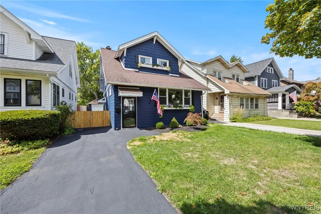 42 Frontenac Avenue, Buffalo, New York 14216, Buffalo, New York 14216, 4 Bedrooms Bedrooms, 10 Rooms Rooms,2 BathroomsBathrooms,Residential,For Sale,42 Frontenac Avenue, Buffalo, New York 14216,0,B1634750