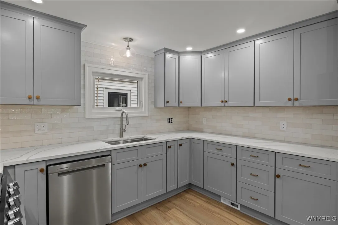 42 Frontenac Avenue, Buffalo, New York 14216, Buffalo, New York 14216, 4 Bedrooms Bedrooms, 10 Rooms Rooms,2 BathroomsBathrooms,Residential,For Sale,42 Frontenac Avenue, Buffalo, New York 14216,0,B1634750