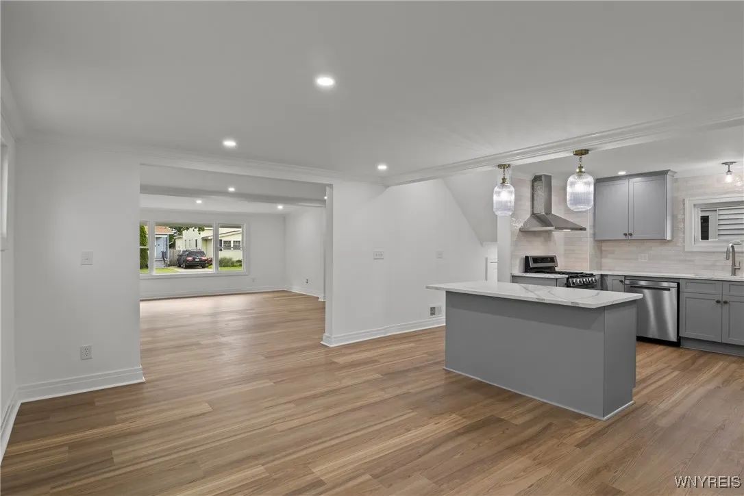 Kitchen/dining room.