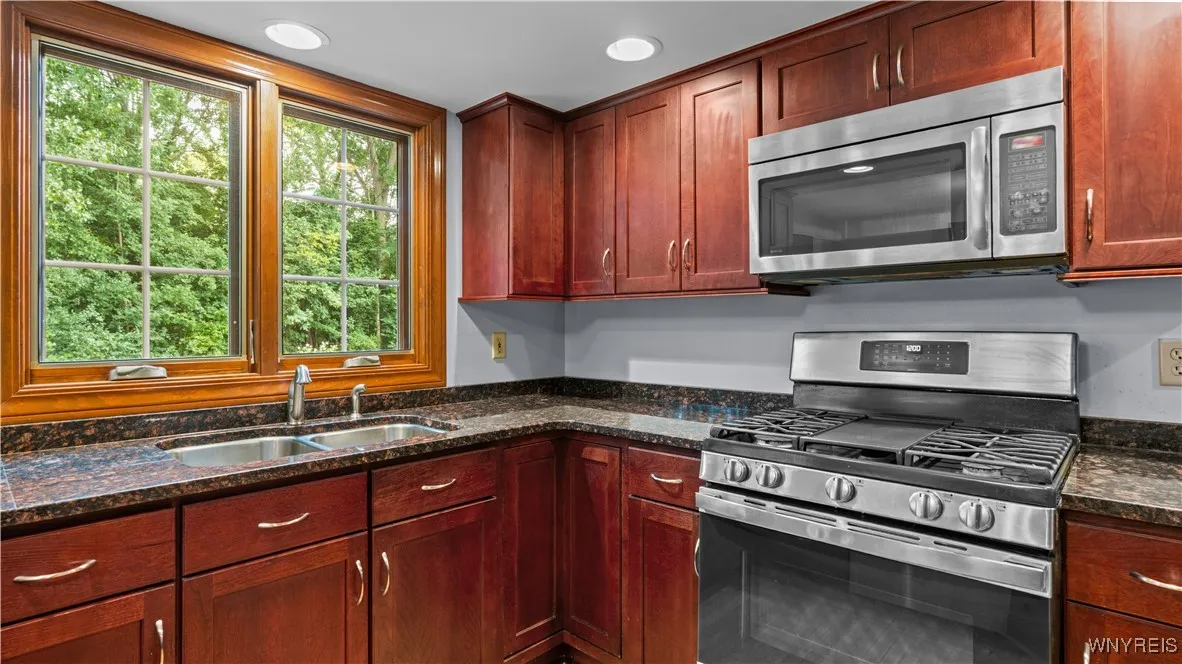 131 Daven Drive, Amherst, New York 14068, Amherst, New York 14068, 3 Bedrooms Bedrooms, 7 Rooms Rooms,1 BathroomBathrooms,Residential,Closed,131 Daven Drive, Amherst, New York 14068,0,B1634695
