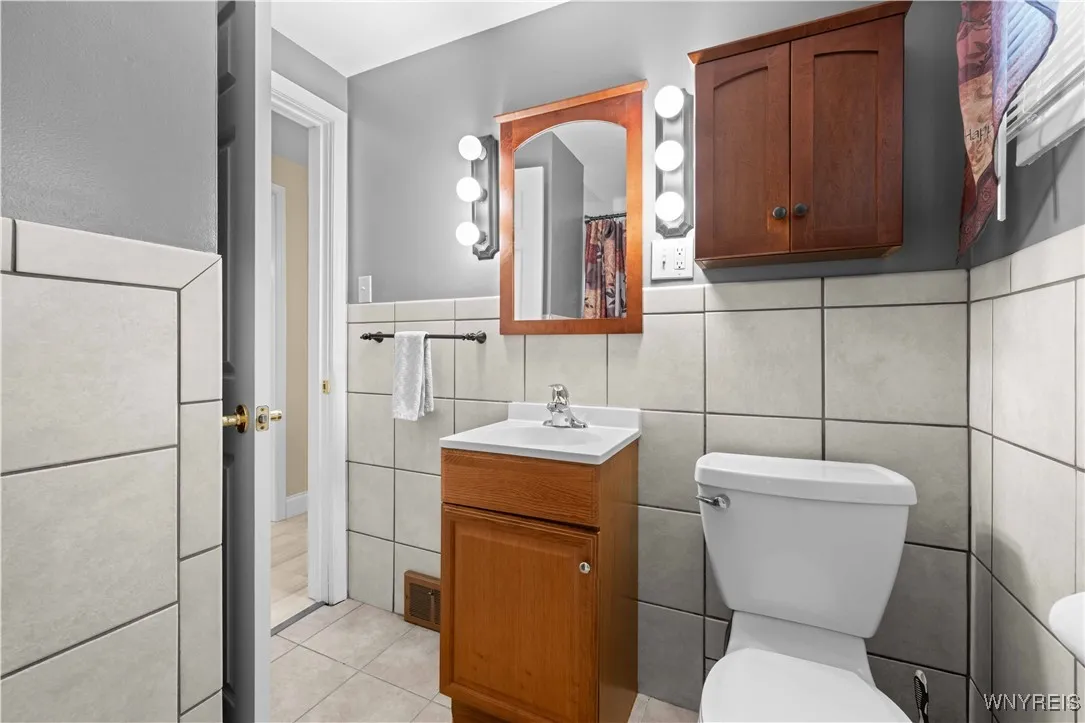 913 Tifft Street, Buffalo, New York 14220, Buffalo, New York 14220, 3 Bedrooms Bedrooms, 7 Rooms Rooms,1 BathroomBathrooms,Residential,For Sale,913 Tifft Street, Buffalo, New York 14220,0,B1631192