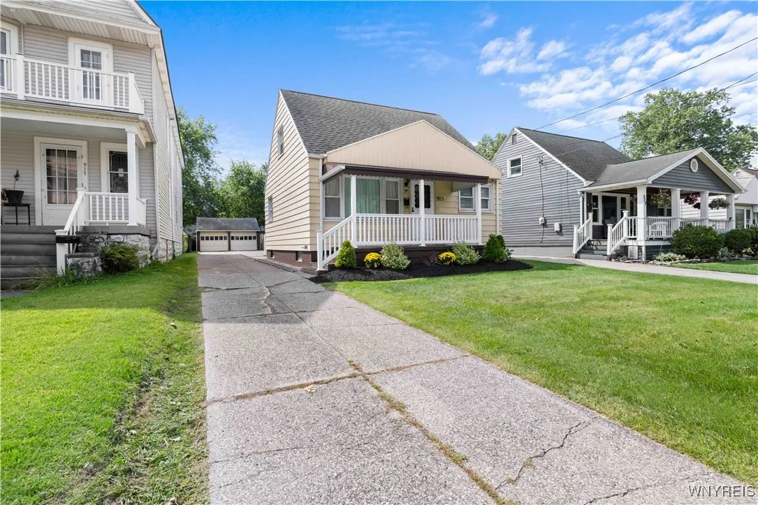 913 Tifft Street, Buffalo, New York 14220, Buffalo, New York 14220, 3 Bedrooms Bedrooms, 7 Rooms Rooms,1 BathroomBathrooms,Residential,Closed,913 Tifft Street, Buffalo, New York 14220,0,B1631192