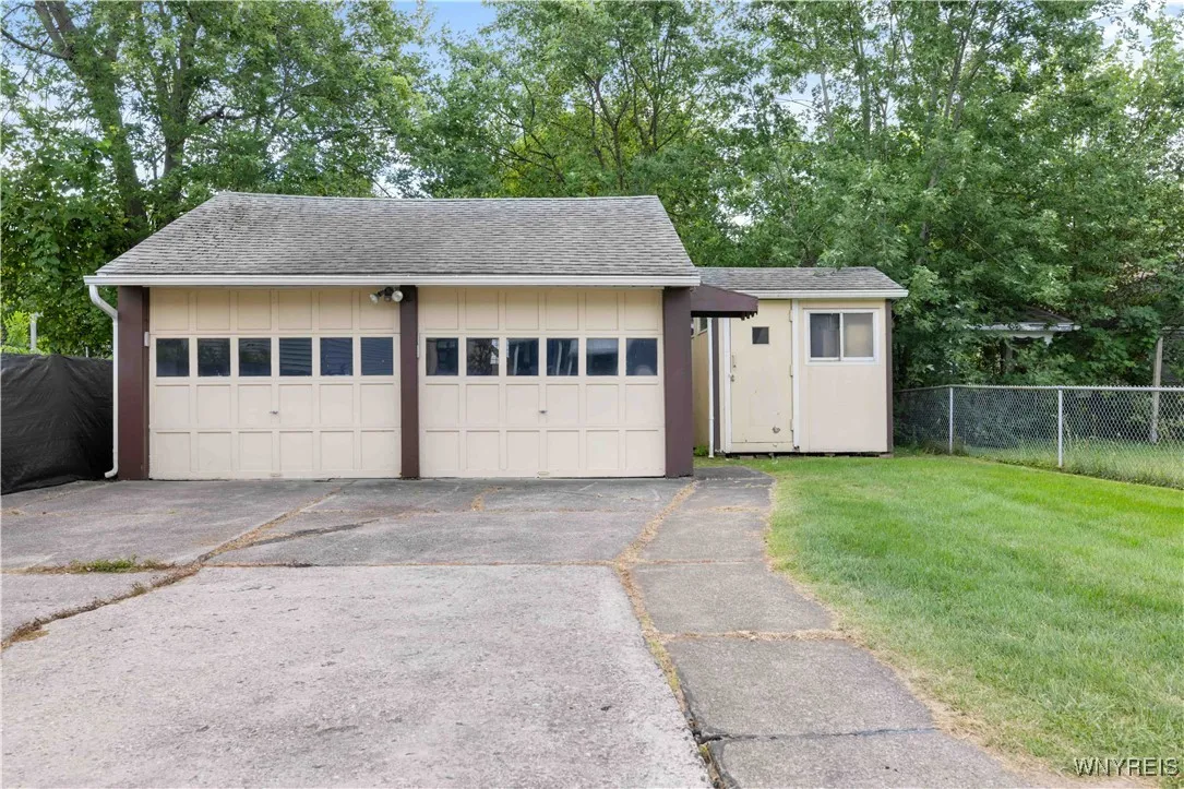 913 Tifft Street, Buffalo, New York 14220, Buffalo, New York 14220, 3 Bedrooms Bedrooms, 7 Rooms Rooms,1 BathroomBathrooms,Residential,For Sale,913 Tifft Street, Buffalo, New York 14220,0,B1631192