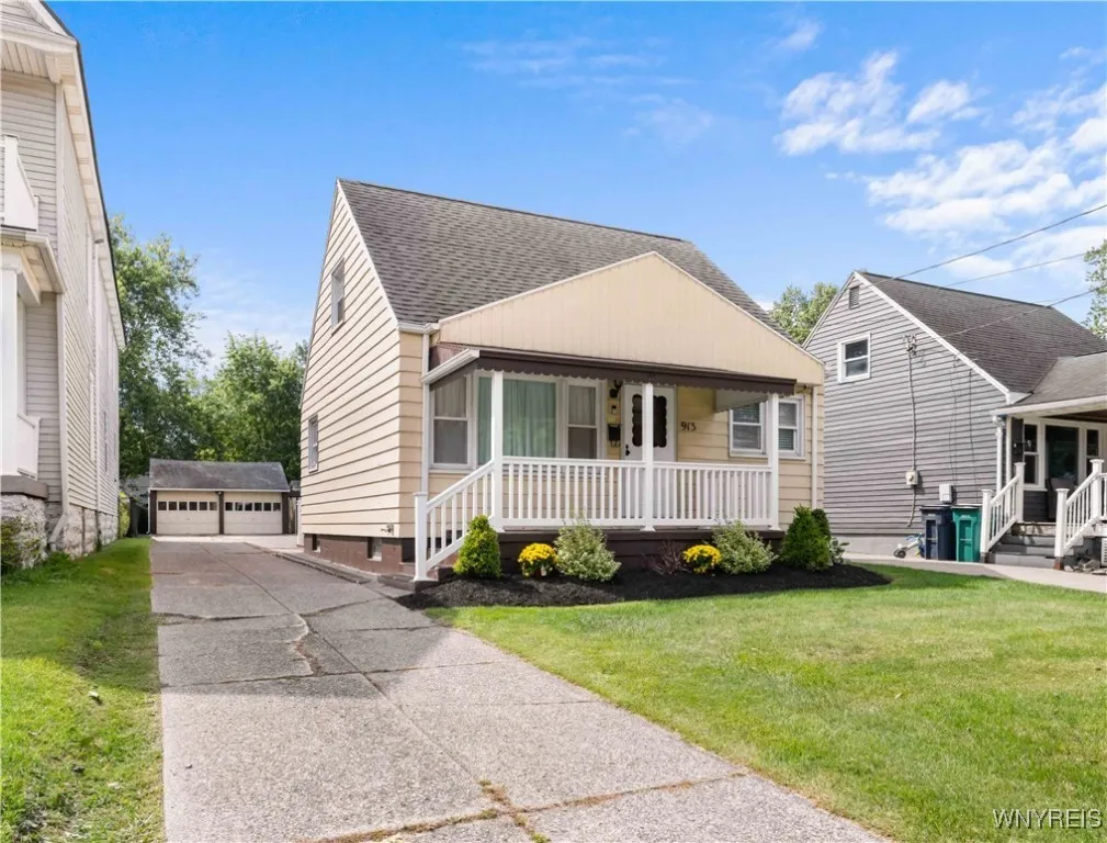 913 Tifft Street, Buffalo, New York 14220, Buffalo, New York 14220, 3 Bedrooms Bedrooms, 7 Rooms Rooms,1 BathroomBathrooms,Residential,Closed,913 Tifft Street, Buffalo, New York 14220,0,B1631192