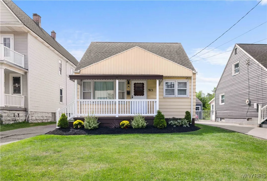 913 Tifft Street, Buffalo, New York 14220, Buffalo, New York 14220, 3 Bedrooms Bedrooms, 7 Rooms Rooms,1 BathroomBathrooms,Residential,Closed,913 Tifft Street, Buffalo, New York 14220,0,B1631192