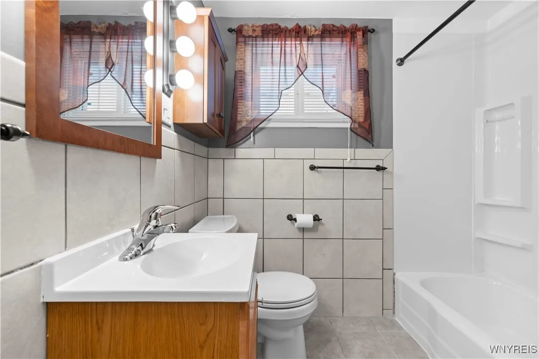 913 Tifft Street, Buffalo, New York 14220, Buffalo, New York 14220, 3 Bedrooms Bedrooms, 7 Rooms Rooms,1 BathroomBathrooms,Residential,Closed,913 Tifft Street, Buffalo, New York 14220,0,B1631192