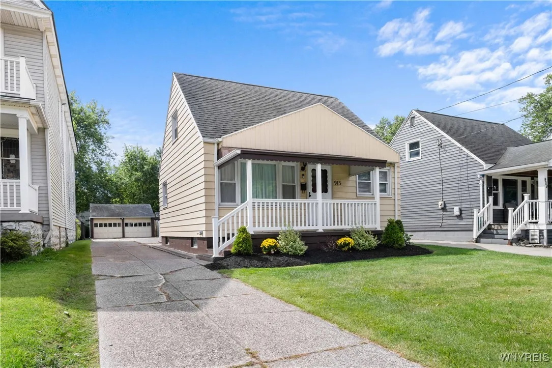 913 Tifft Street, Buffalo, New York 14220, Buffalo, New York 14220, 3 Bedrooms Bedrooms, 7 Rooms Rooms,1 BathroomBathrooms,Residential,For Sale,913 Tifft Street, Buffalo, New York 14220,0,B1631192