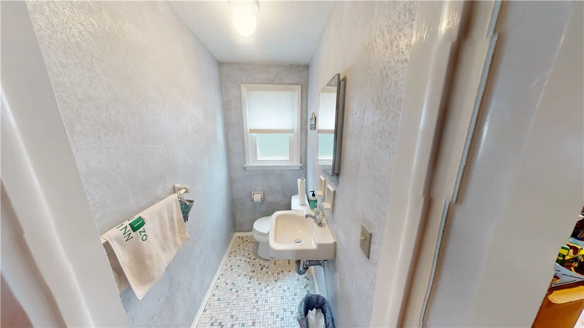 294 Barrington Street, Rochester, New York 14607, Rochester, New York 14607, 2 Bedrooms Bedrooms, 4 Rooms Rooms,1 BathroomBathrooms,Residential Lease,For Rent,294 Barrington Street, Rochester, New York 14607,0,R1632645