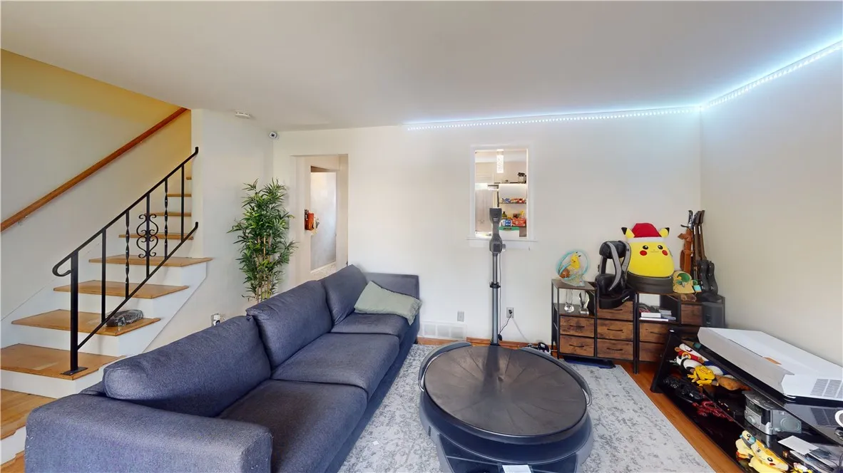 294 Barrington Street, Rochester, New York 14607, Rochester, New York 14607, 2 Bedrooms Bedrooms, 4 Rooms Rooms,1 BathroomBathrooms,Residential Lease,For Rent,294 Barrington Street, Rochester, New York 14607,0,R1632645