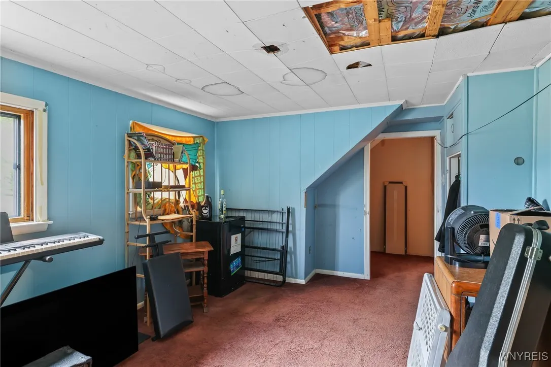 Living area (2nd floor)