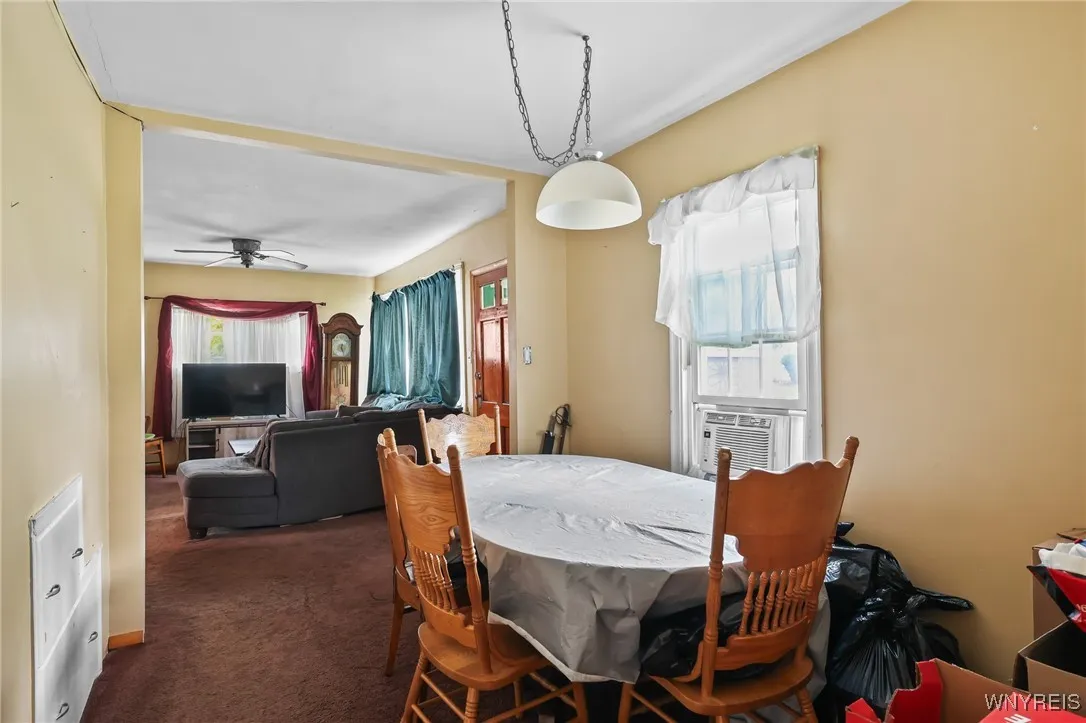 Dining room (1st floor)