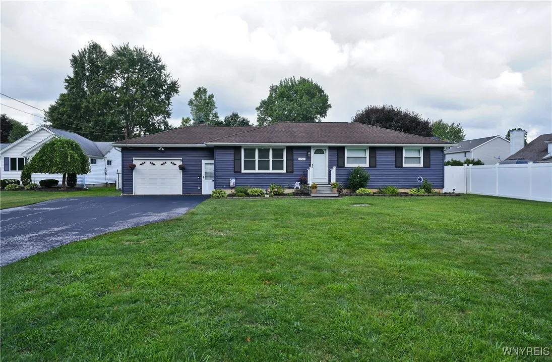 3745 Klemer Road, Wheatfield, New York 14120, Wheatfield, New York 14120, 4 Bedrooms Bedrooms, 9 Rooms Rooms,1 BathroomBathrooms,Residential,Closed,3745 Klemer Road, Wheatfield, New York 14120,0,B1633801