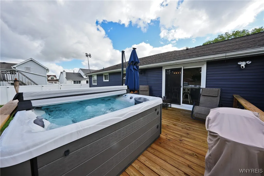 3745 Klemer Road, Wheatfield, New York 14120, Wheatfield, New York 14120, 4 Bedrooms Bedrooms, 9 Rooms Rooms,1 BathroomBathrooms,Residential,Closed,3745 Klemer Road, Wheatfield, New York 14120,0,B1633801