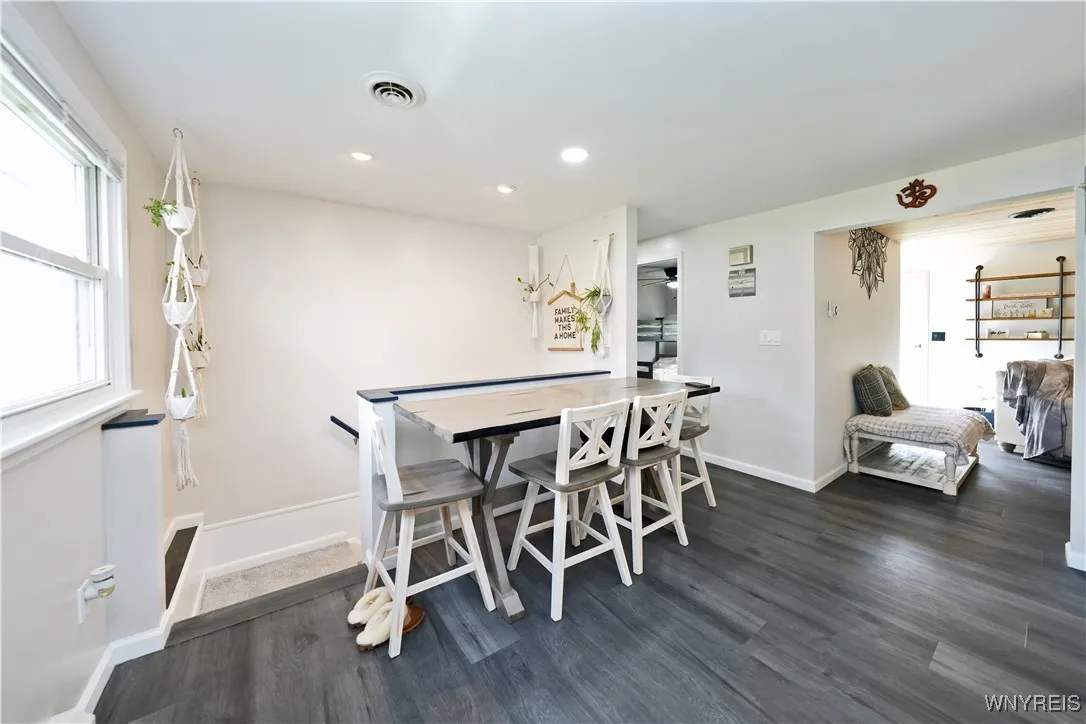 kitchen eat in area