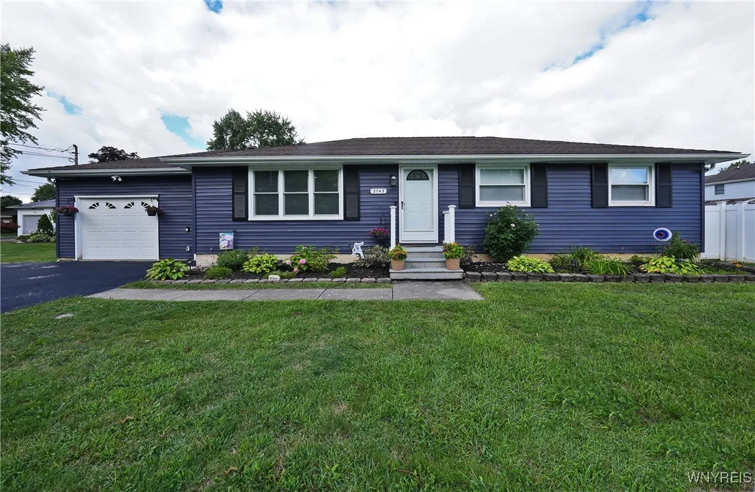 3745 Klemer Road, Wheatfield, New York 14120, Wheatfield, New York 14120, 4 Bedrooms Bedrooms, 9 Rooms Rooms,1 BathroomBathrooms,Residential,Closed,3745 Klemer Road, Wheatfield, New York 14120,0,B1633801