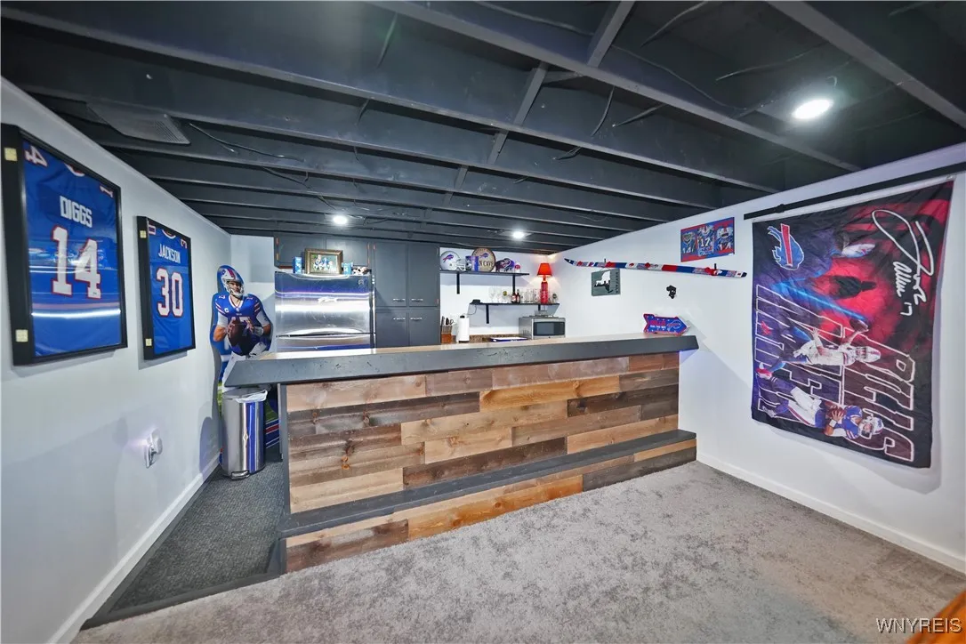 Gorgeous Bar. Fridge included