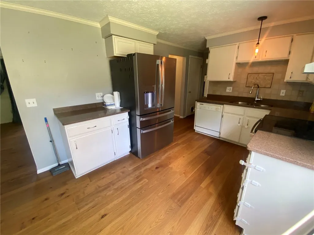 77 Cascade Road, Henrietta, New York 14586, Henrietta, New York 14586, 3 Bedrooms Bedrooms, 9 Rooms Rooms,1 BathroomBathrooms,Residential Lease,For Rent,77 Cascade Road, Henrietta, New York 14586,0,R1633427