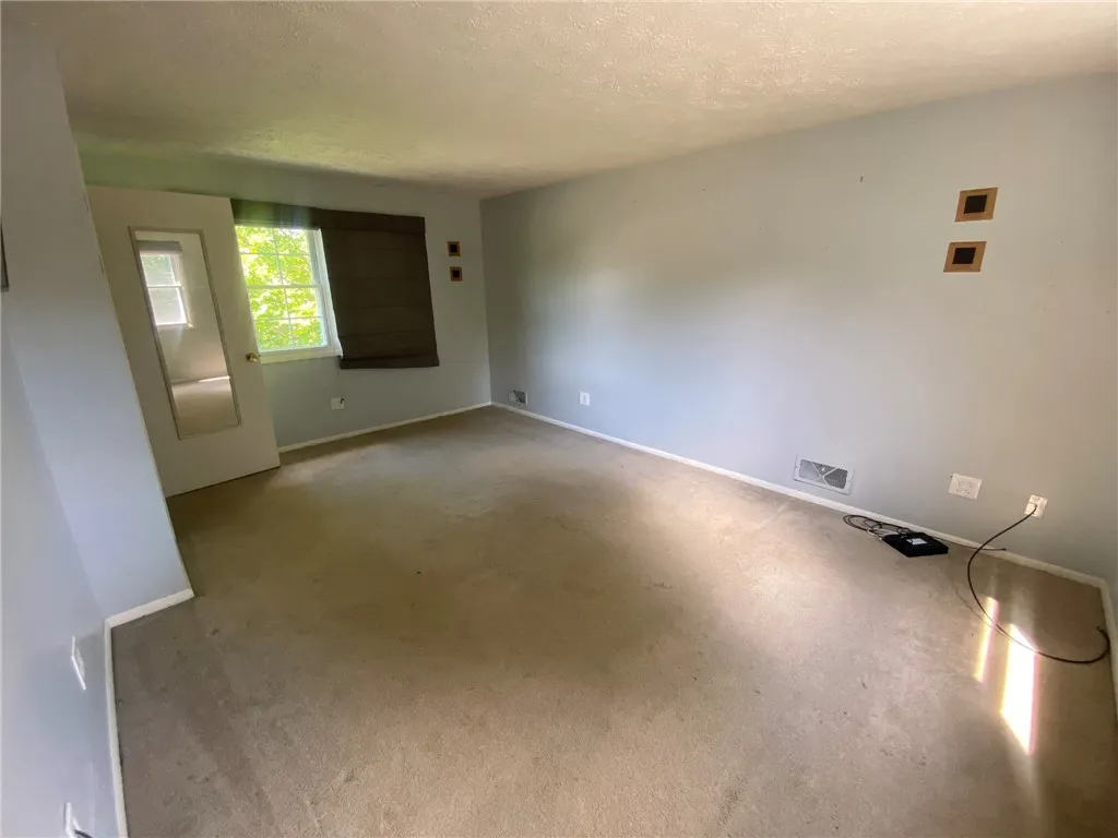 77 Cascade Road, Henrietta, New York 14586, Henrietta, New York 14586, 3 Bedrooms Bedrooms, 9 Rooms Rooms,1 BathroomBathrooms,Residential Lease,For Rent,77 Cascade Road, Henrietta, New York 14586,0,R1633427