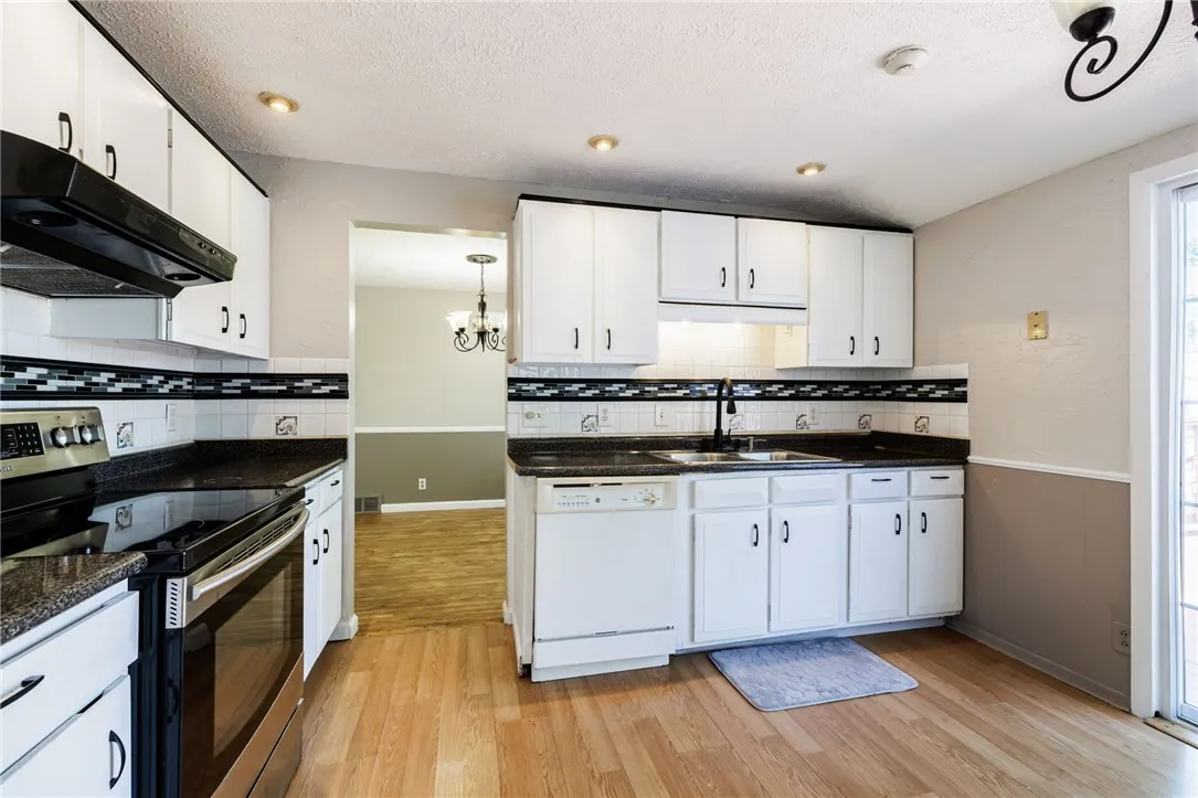 654 English Road, Greece, New York 14616, Greece, New York 14616, 4 Bedrooms Bedrooms, 10 Rooms Rooms,3 BathroomsBathrooms,Residential,For Sale,654 English Road, Greece, New York 14616,0,R1634833