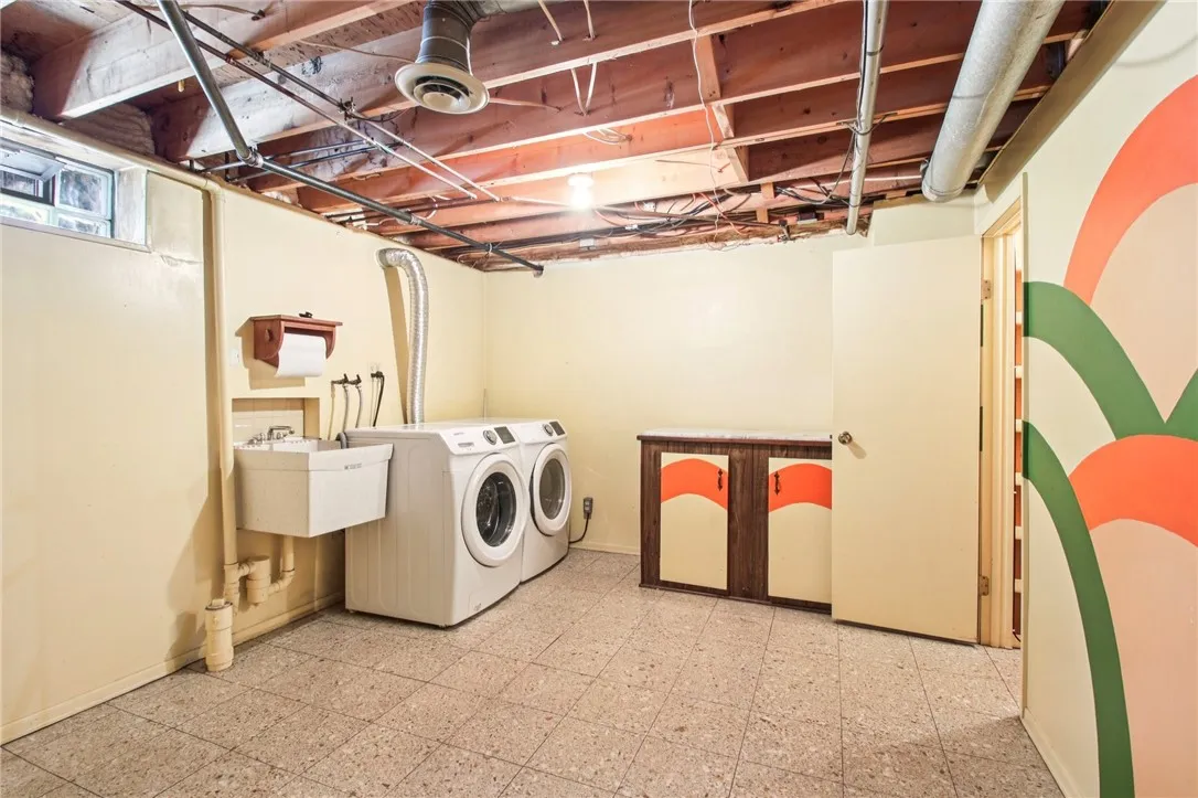 166 Andiron Lane, Greece, New York 14612, Greece, New York 14612, 3 Bedrooms Bedrooms, 6 Rooms Rooms,2 BathroomsBathrooms,Residential,For Sale,166 Andiron Lane, Greece, New York 14612,0,R1631943