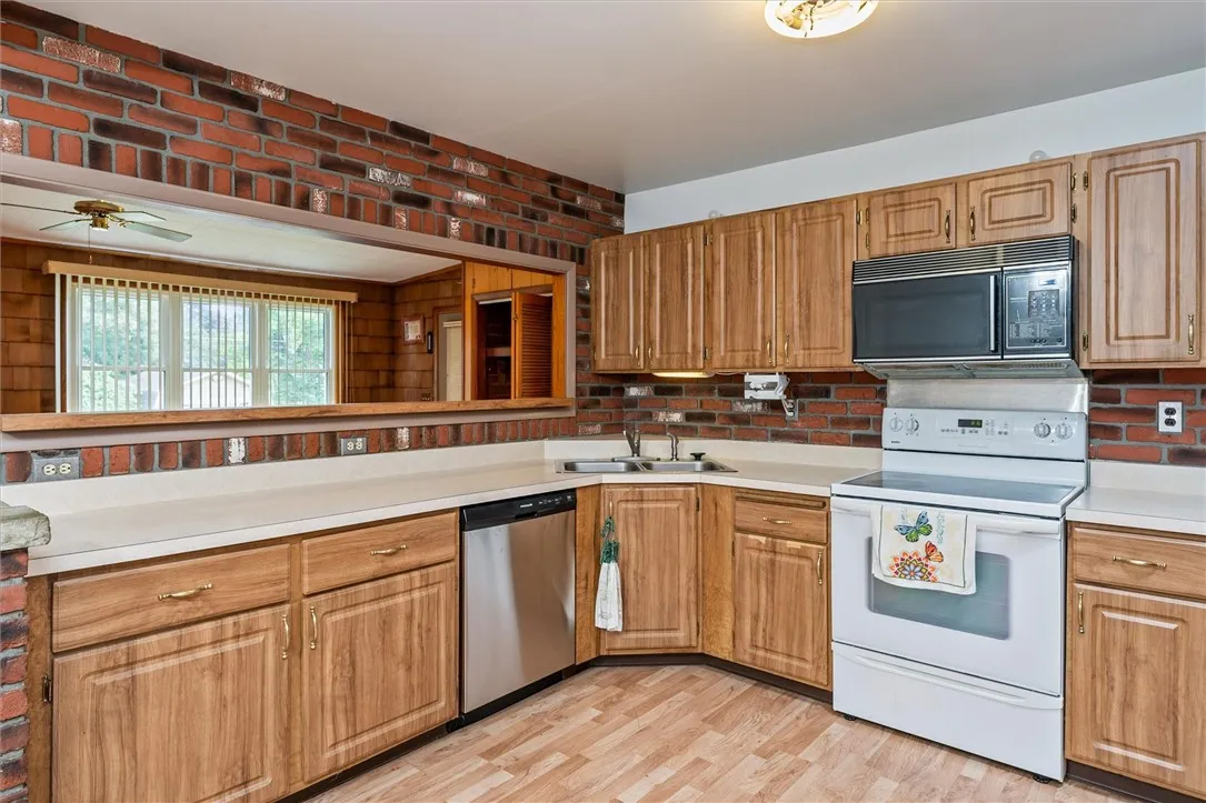 30 East Parkway, Victor, New York 14564, Victor, New York 14564, 3 Bedrooms Bedrooms, 6 Rooms Rooms,1 BathroomBathrooms,Residential,Closed,30 East Parkway, Victor, New York 14564,0,R1632294