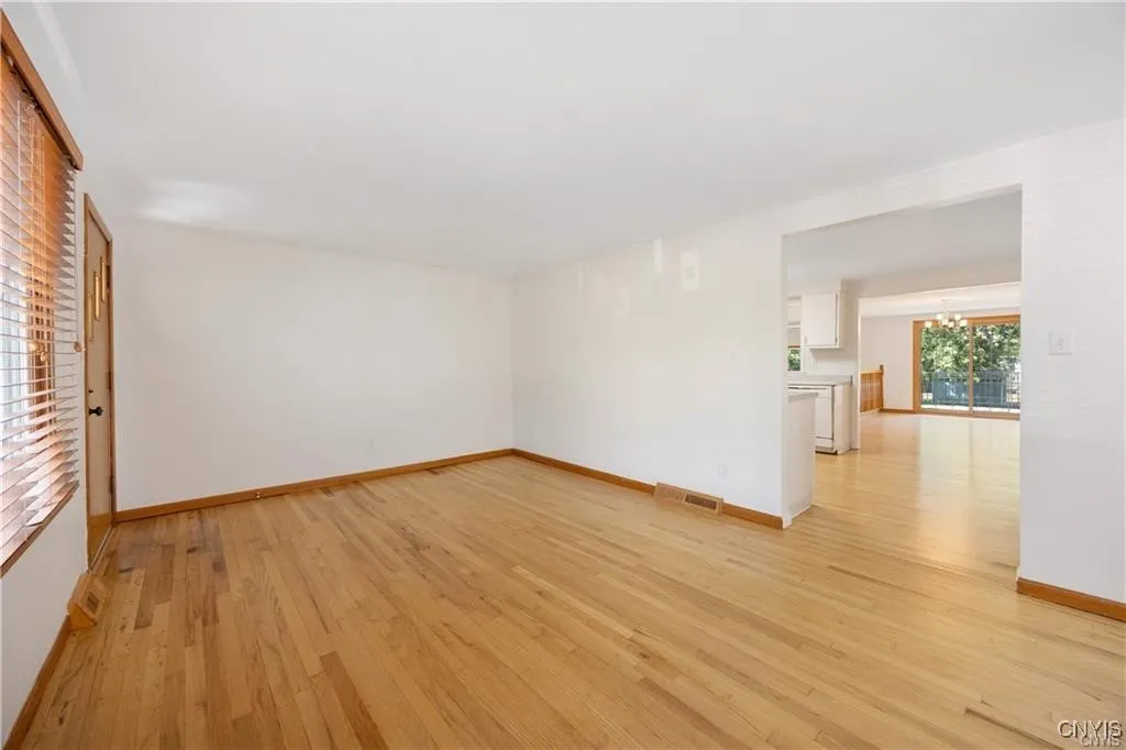 Livingroom looking into eating area