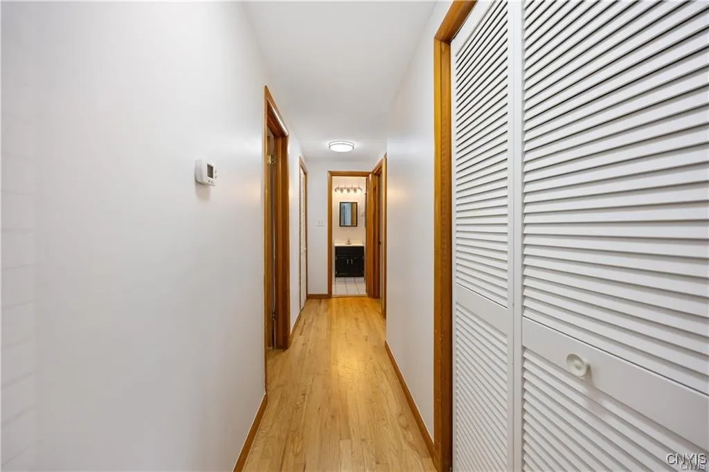 Hallway to bedrooms
