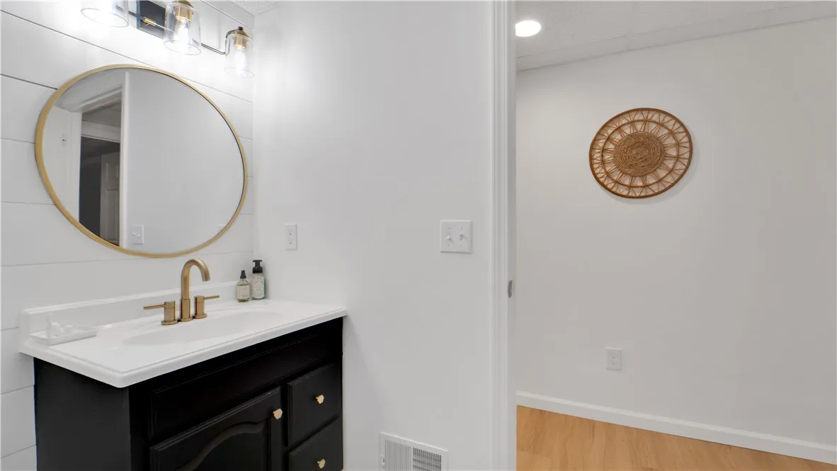 16 Post Hill Drive, Henrietta, New York 14623, Henrietta, New York 14623, 4 Bedrooms Bedrooms, 8 Rooms Rooms,2 BathroomsBathrooms,Residential,Closed,16 Post Hill Drive, Henrietta, New York 14623,0,R1632422