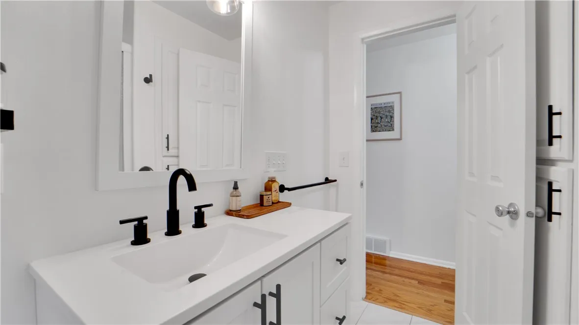 16 Post Hill Drive, Henrietta, New York 14623, Henrietta, New York 14623, 4 Bedrooms Bedrooms, 8 Rooms Rooms,2 BathroomsBathrooms,Residential,Closed,16 Post Hill Drive, Henrietta, New York 14623,0,R1632422