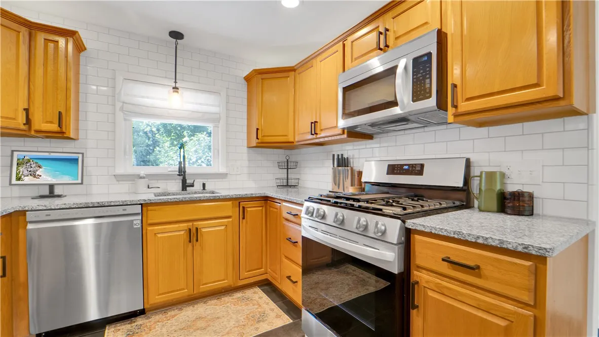 16 Post Hill Drive, Henrietta, New York 14623, Henrietta, New York 14623, 4 Bedrooms Bedrooms, 8 Rooms Rooms,2 BathroomsBathrooms,Residential,Closed,16 Post Hill Drive, Henrietta, New York 14623,0,R1632422