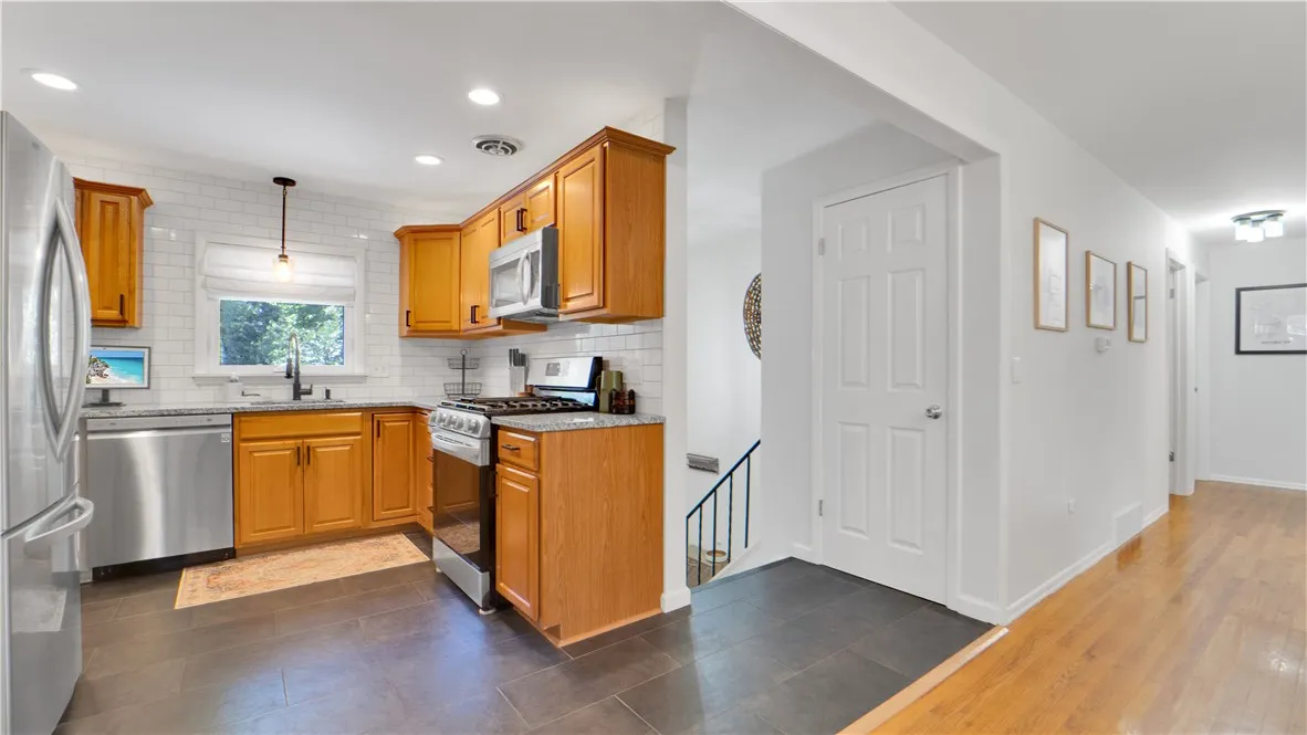 16 Post Hill Drive, Henrietta, New York 14623, Henrietta, New York 14623, 4 Bedrooms Bedrooms, 8 Rooms Rooms,2 BathroomsBathrooms,Residential,Closed,16 Post Hill Drive, Henrietta, New York 14623,0,R1632422