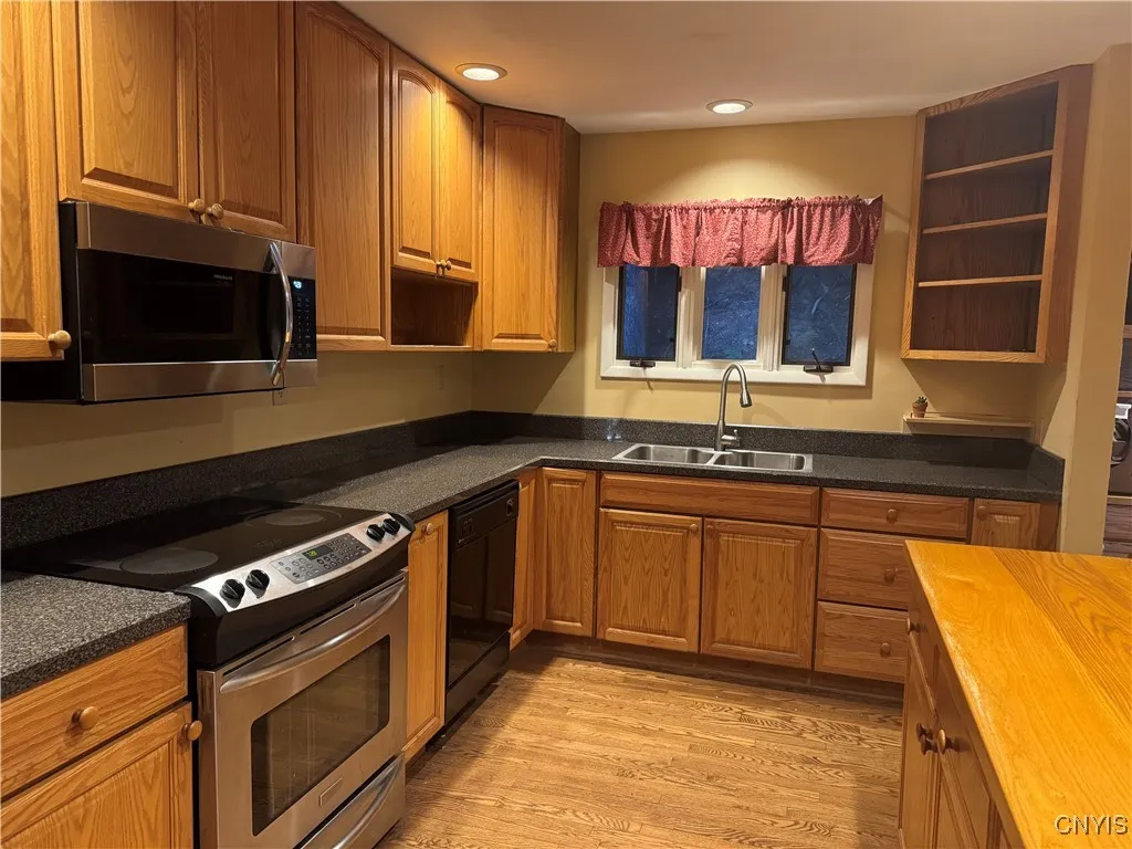10 East Lake Road, Hamilton, New York 13346, Hamilton, New York 13346, 4 Bedrooms Bedrooms, 8 Rooms Rooms,2 BathroomsBathrooms,Residential,For Sale,10 East Lake Road, Hamilton, New York 13346,0,S1633312