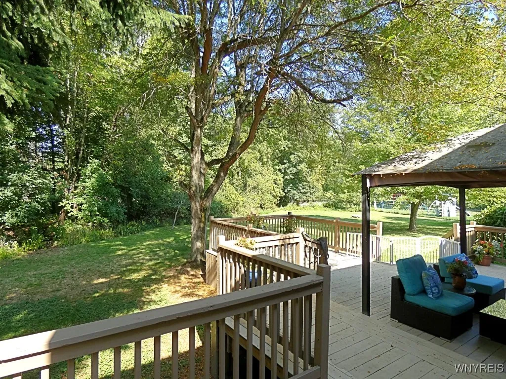 6494 Old Post Circle, Clarence, New York 14051, Clarence, New York 14051, 5 Bedrooms Bedrooms, 12 Rooms Rooms,3 BathroomsBathrooms,Residential,For Sale,6494 Old Post Circle, Clarence, New York 14051,0,B1634829
