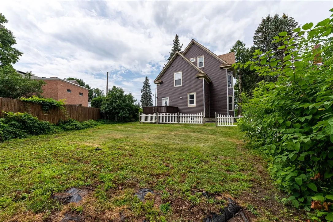 21 Park Street, Malone, New York 12953, Malone, New York 12953, 4 Bedrooms Bedrooms, 9 Rooms Rooms,1 BathroomBathrooms,Residential,Closed,21 Park Street, Malone, New York 12953,0,R1634913